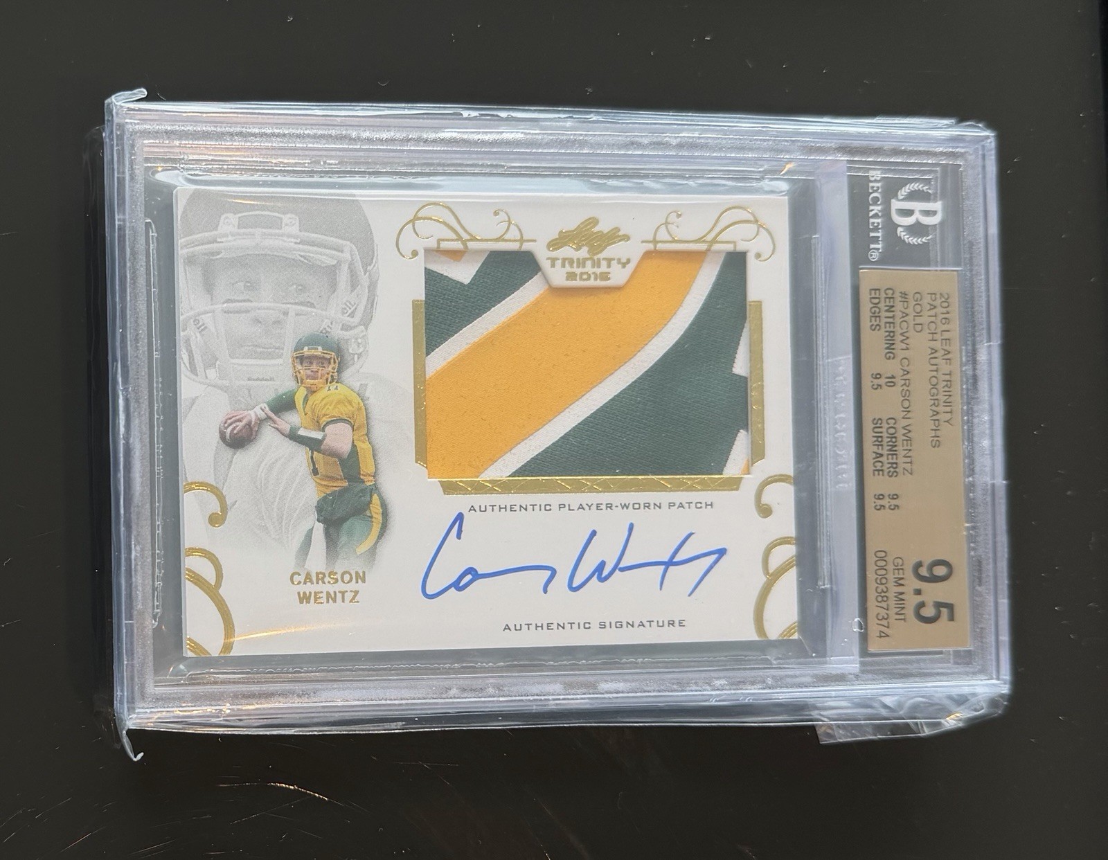 Carson Wentz Leaf Trinity Patch Autograph #PACW1 Base