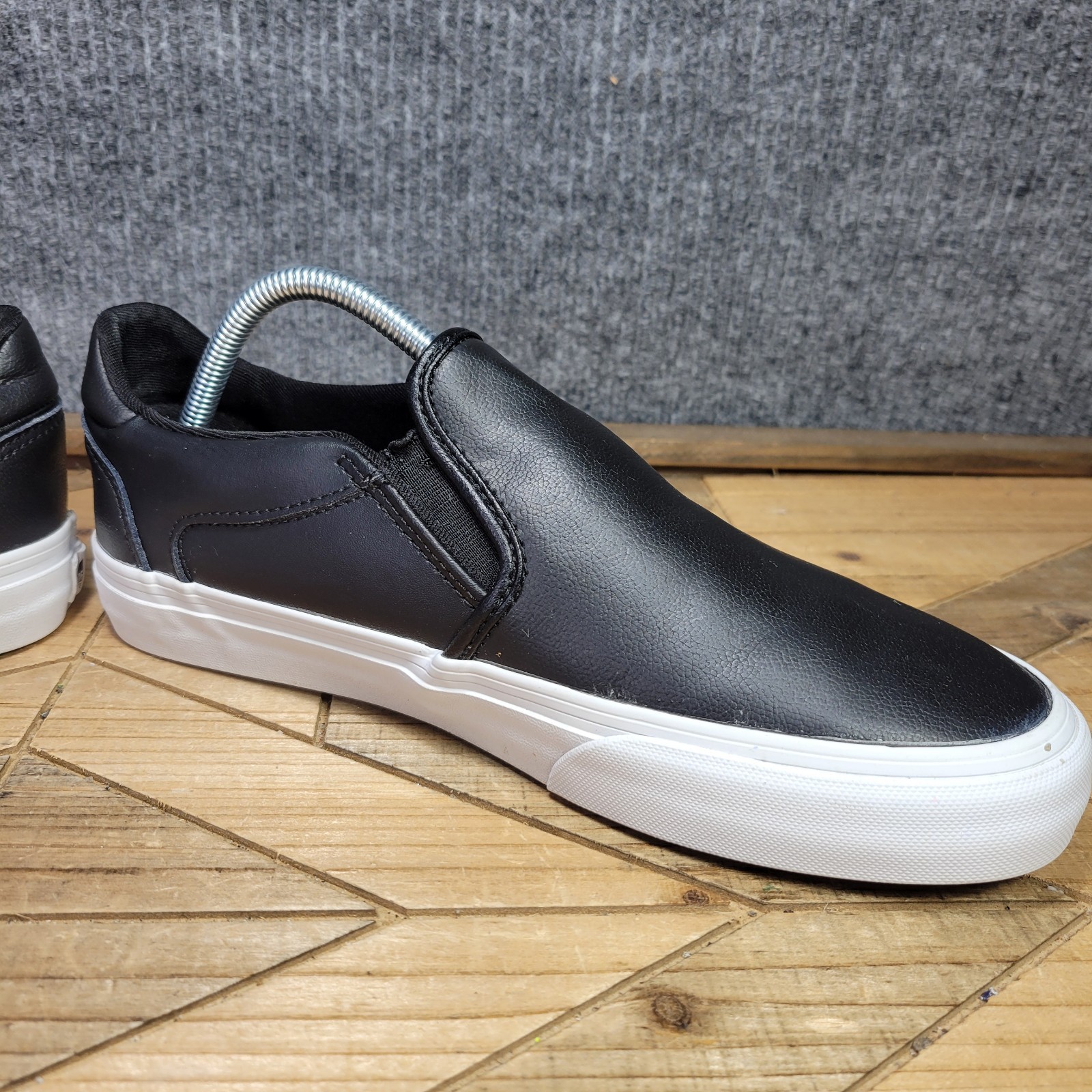 Vans Asher Deluxe 721356 Mens US 8.5 Shoes Core Black Leather Slip On Sneakers thumbnail 6