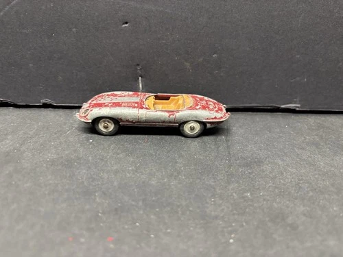 VINTAGE CORGI TOYS # 307 JAGUAR E-TYPE DIECAST MODEL CAR RED 1961