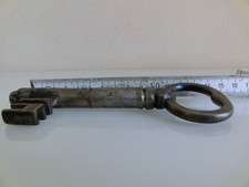  Holztruhe Buckeltruhe Schloss Schlüssel Zackenschlüssel Metall Barock Alt 