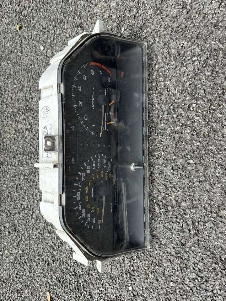 Dodge Colt/Mitsubishi Mirage Cluster Foto 4 de 4