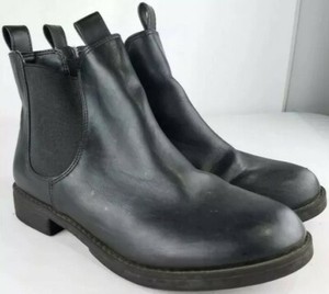 black blundstones