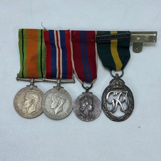 Lot de 4 médailles britanniques montées sur barrette WW2 (125W 26)