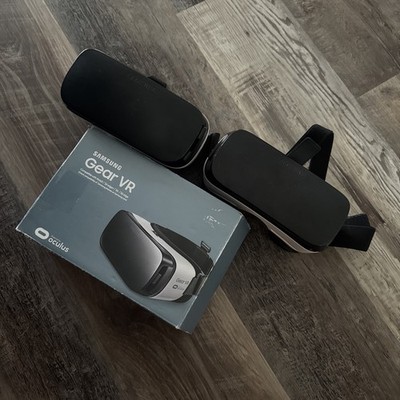 2 Samsung Gear VR Oculus Virtual Reality Headset one Open Box One No Box (62)