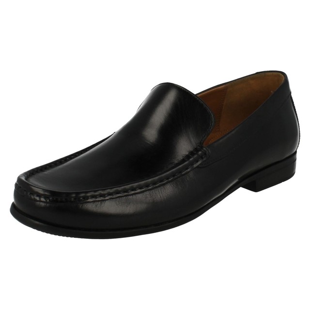 clarks claude plain