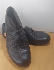 Clarks Womens Loafers Shoes Size 8 M Brown Leather Slip On Comfort