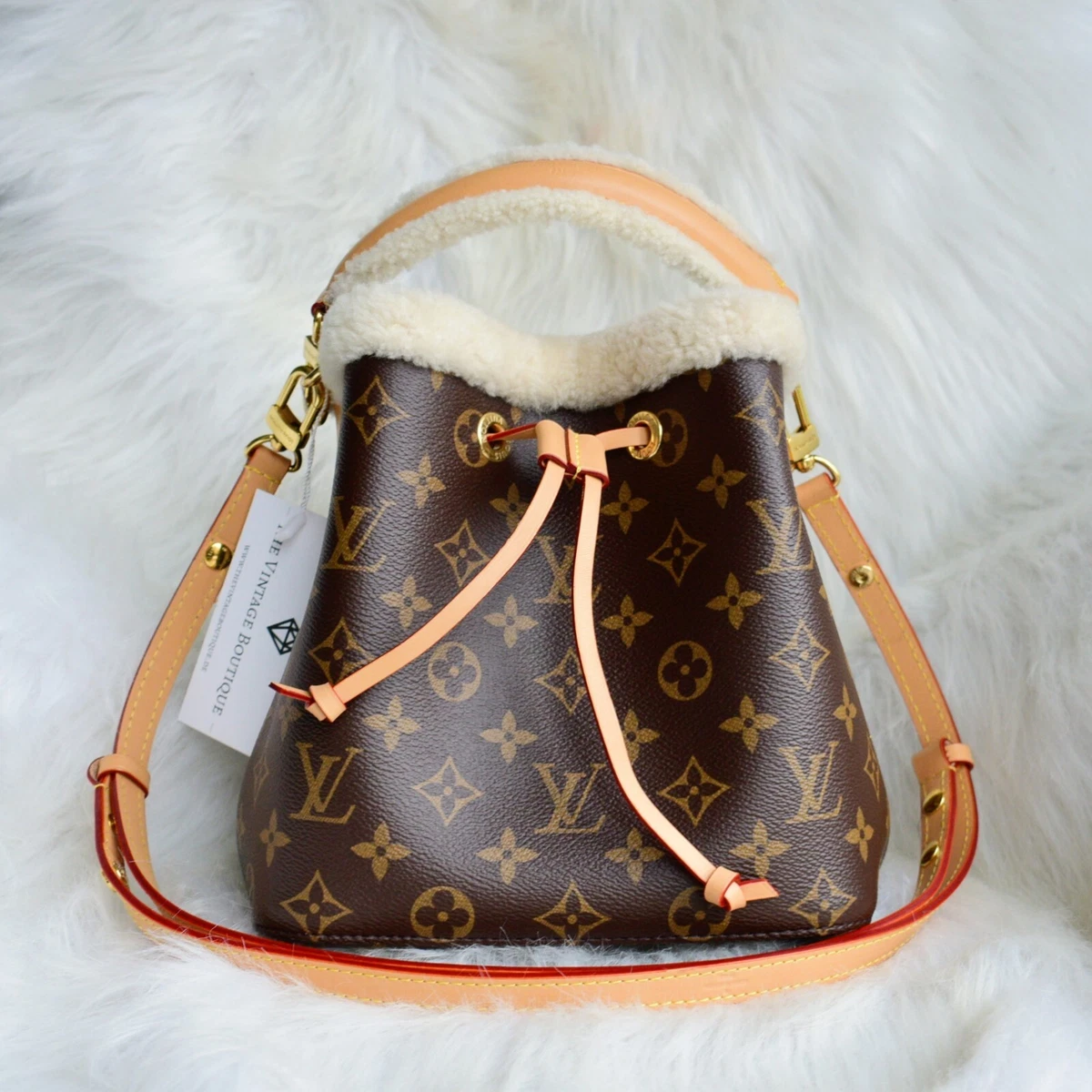 Louis Vuitton NeoNoe BB Monogram Cozygram Teddyfell Leder  