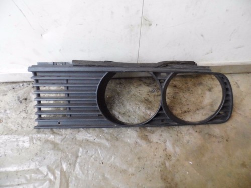 BMW E30 Scheinwerfer Verkleidung Kühlergrill Grill Frontgrill links 1876091.0