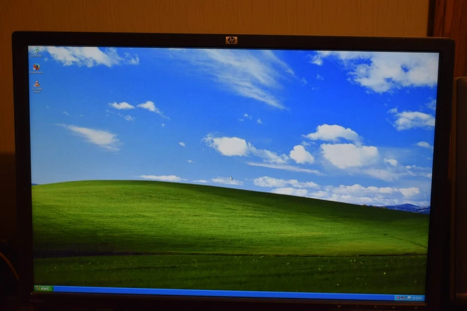 Dell Optiplex 960 Core 2 Quad Q9550 500GB HDD Windows XP Pro 32bit Floppy Drive - Image 2 of 4