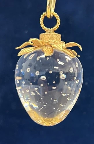STEUBEN GLASS STRAWBERY PENDANT WITH 18K YELLOW GOLD STEM