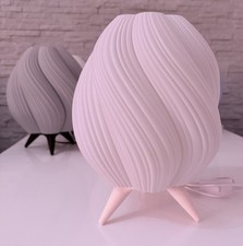 🌟 Swörly Design LampeModerne 3D Designer Tischlampe mit E27 Fassung