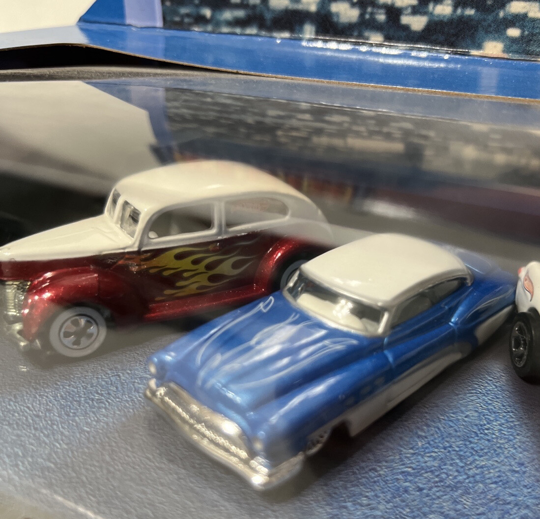 ホットウィール エルビス ELVIS 4台セット　TARGET 新品 限定 Hot Wheels Target Exclusive Elvis Presley Blue Hawaii Drive
