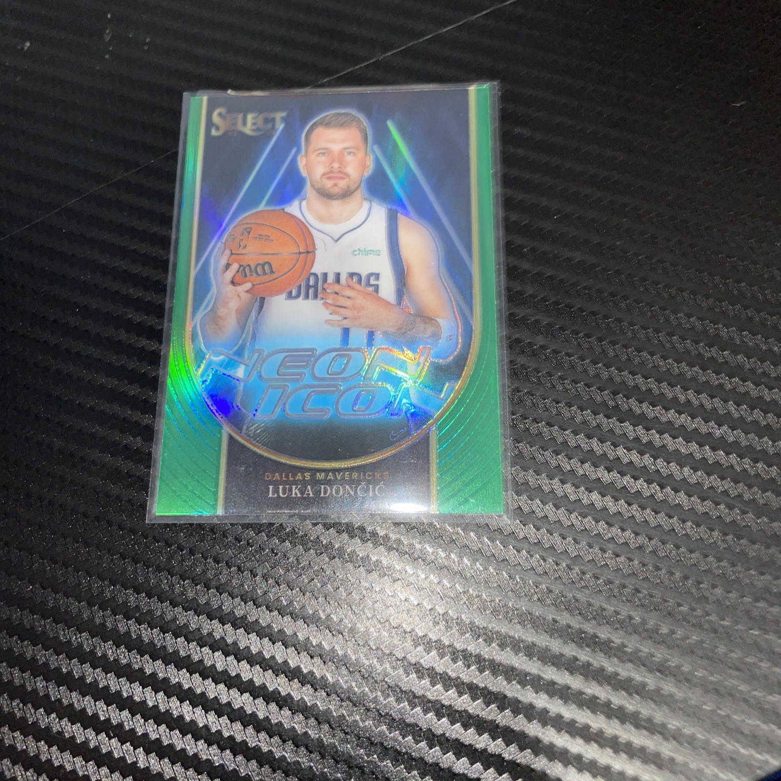 2023-24 Panini Select Basketball Neon Icon #21 (Green Prizm)  LUKA DONCIC