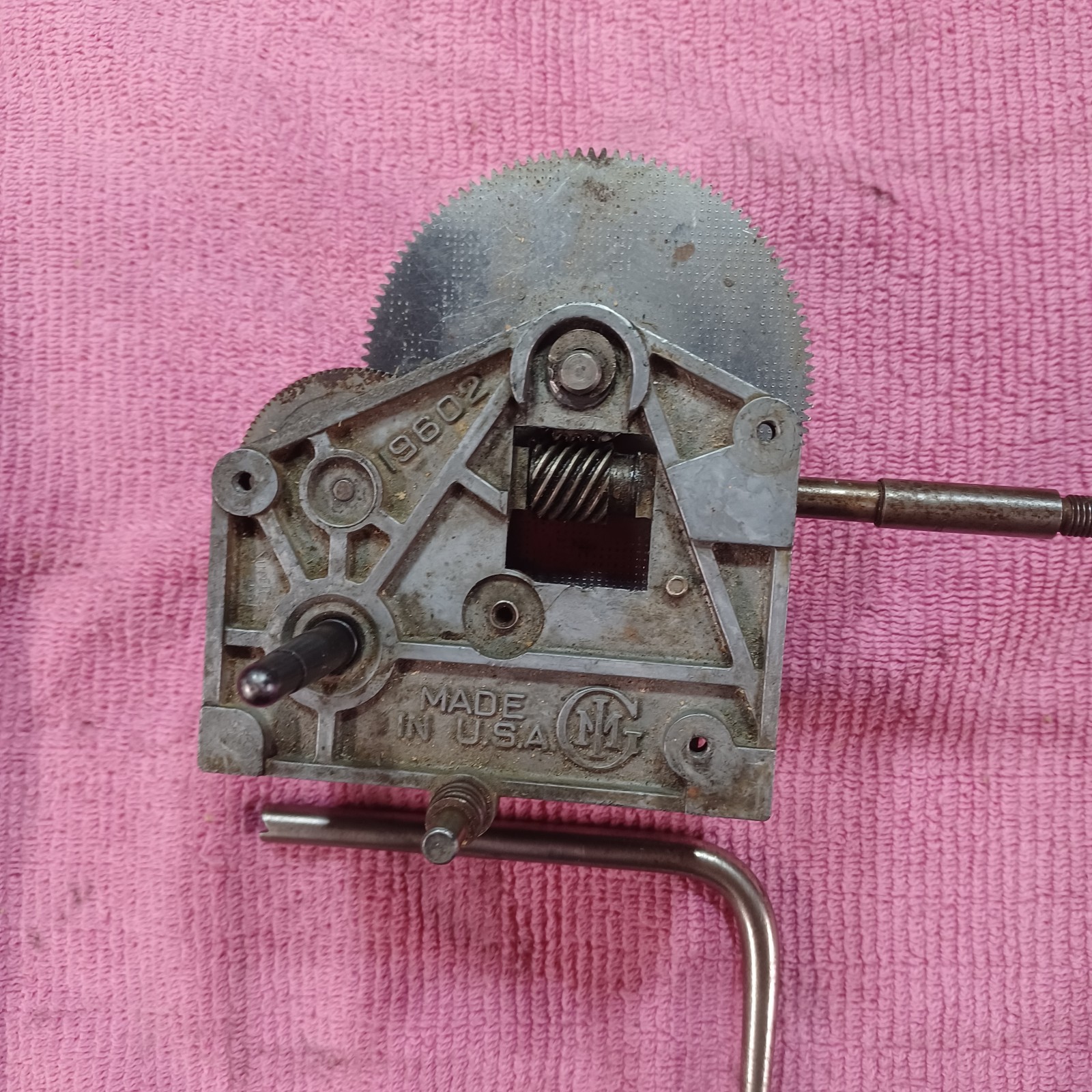 PORTABLE PHONOGRAPH MOTOR 2 SPRING***MOTOR REBUILT***