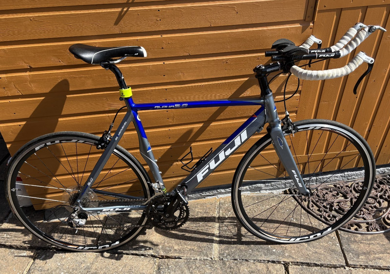 FUJI ALOHA 2.0 TRIATHLON / TIME TRIAL BIKE & EXTRA'S SEE DESCRIPTION