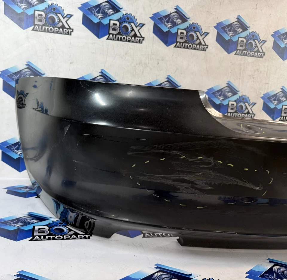 Parachoques trasero BMW E88 E82 128I 2008-2013 (no M-Sport) OEM - NEGRO Foto 2 de 4