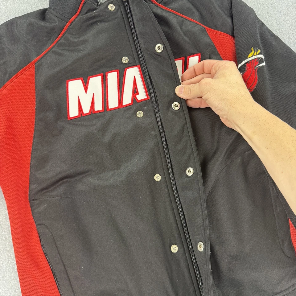 迈阿密热火夹克青少年中号黑色 NBA 篮球全拉链 Snap Reebok 缺陷 — 第 2/4 张图片