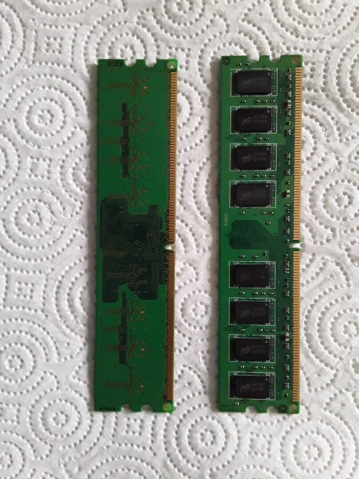3 GB 2RX8 PC2-6400U-666-12  Memory RAM Stick - Image 2 of 4