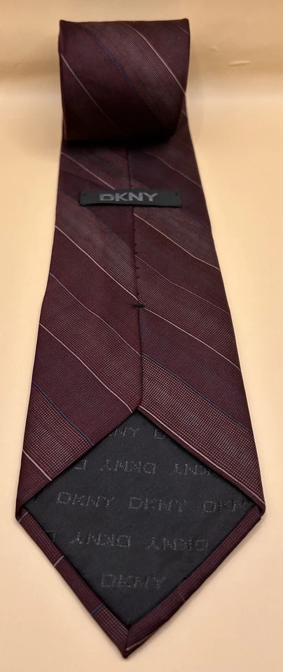 Corbata para hombre DKNY Donna Karan borgoña a rayas usada en excelente estado Foto 3 de 3