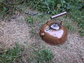 antique copper kettle/recommended ornament some dents