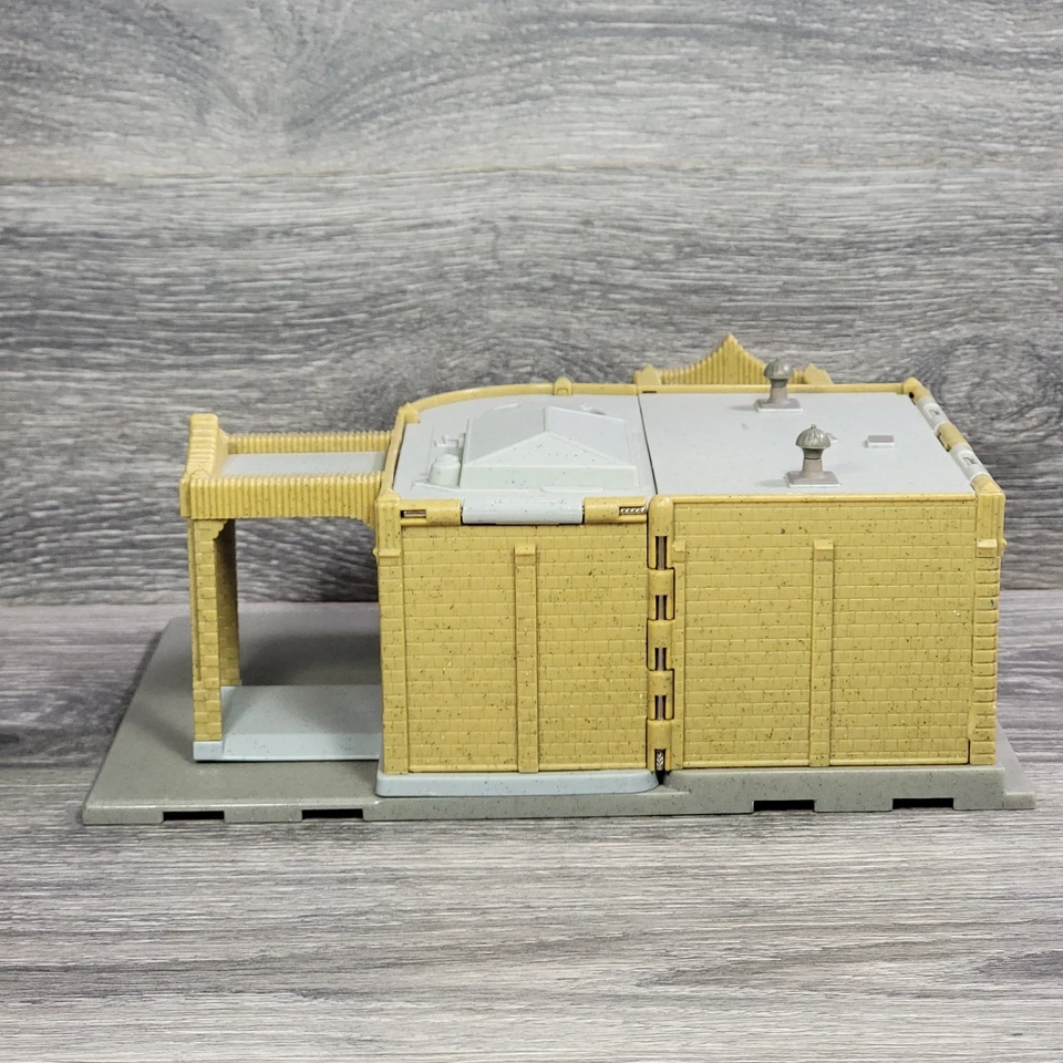 Disney Pixar Cars Ramone's House of Body Art Playset Incomplete Fold Out H7683 - Image 4 of 4