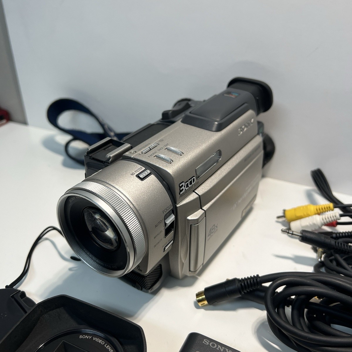 Sony Handycam DCR-TRV900 Mini DV 3CCD Bundle w/ Accessories Tested