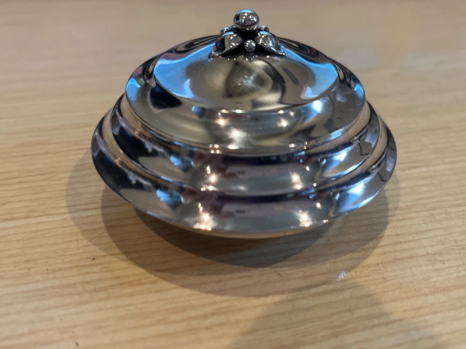 Georg Jensen Cuenco/Contenedor con Tapa de Plata Esterlina #146 2 19/32" Diámetro Artículo Años 30 Foto 2 de 4