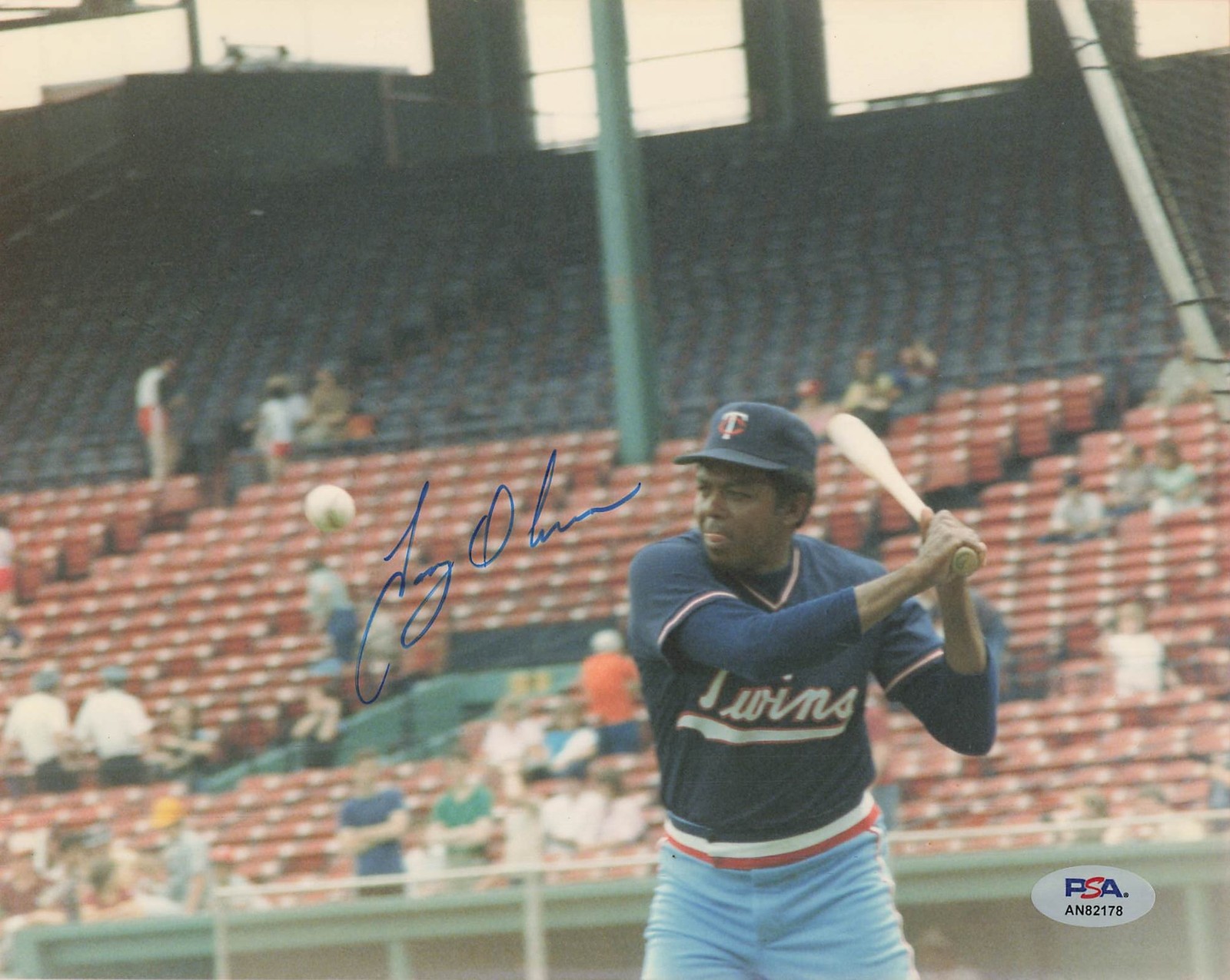 Tony Oliva Twins Autographed Signed 8x10 Photo Autograph PSA/DNA AN82178 