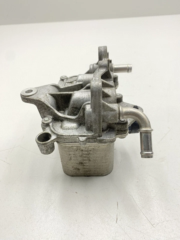 Mercedes Benz C300 W205 2017 enfriador de aceite de 2,0 L OEM 1331880001 Foto 2 de 4