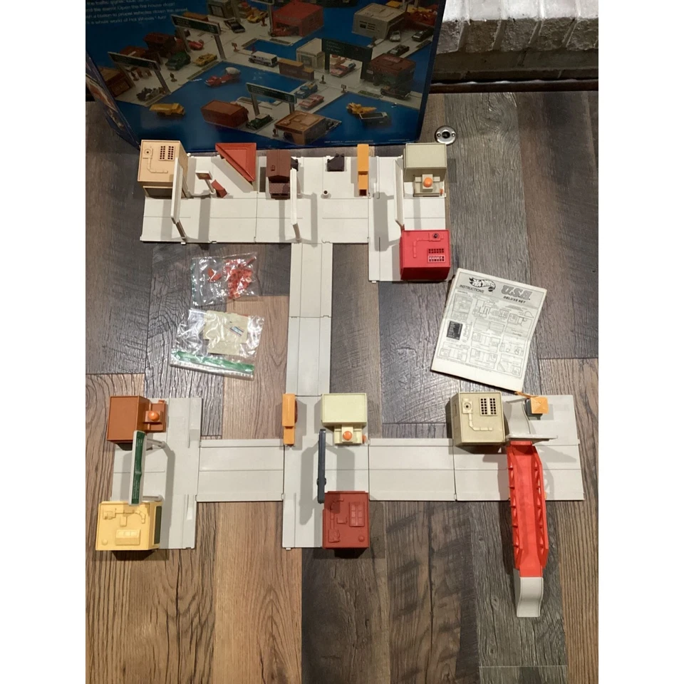 Hot Wheels USA Deluxe Playset Diecast Car w Box Instructions Mattel Vintage 1981 - Image 4 of 4