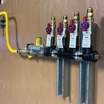 NG/LP 4 PORT MANIFOLD. WITH REGULATOR, FLEX CONNECT & AND MOUNT. MADE IN U.S.A.