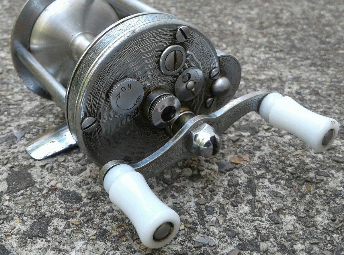 OLD VINTAGE FISHING ROD REEL PFLUEGER SUMMIT 1993 RH OLD VINTAGE FISHING ROD REEL PFLUEGER SUMMIT 1993 RH