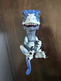 T Rex Dinosaur WowWee Fingerlings Untamed Raptor IRONJAW Blue Interactive Toy