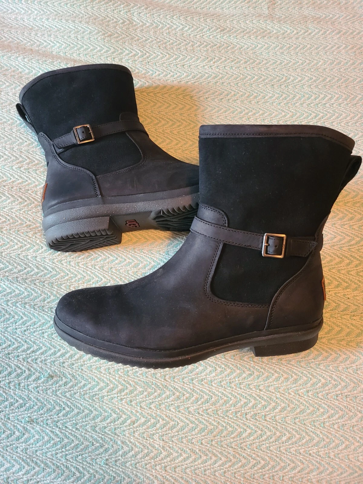 Stivaletti UGG donna Zemira neri taglia 9 5. Condizioni nuove.