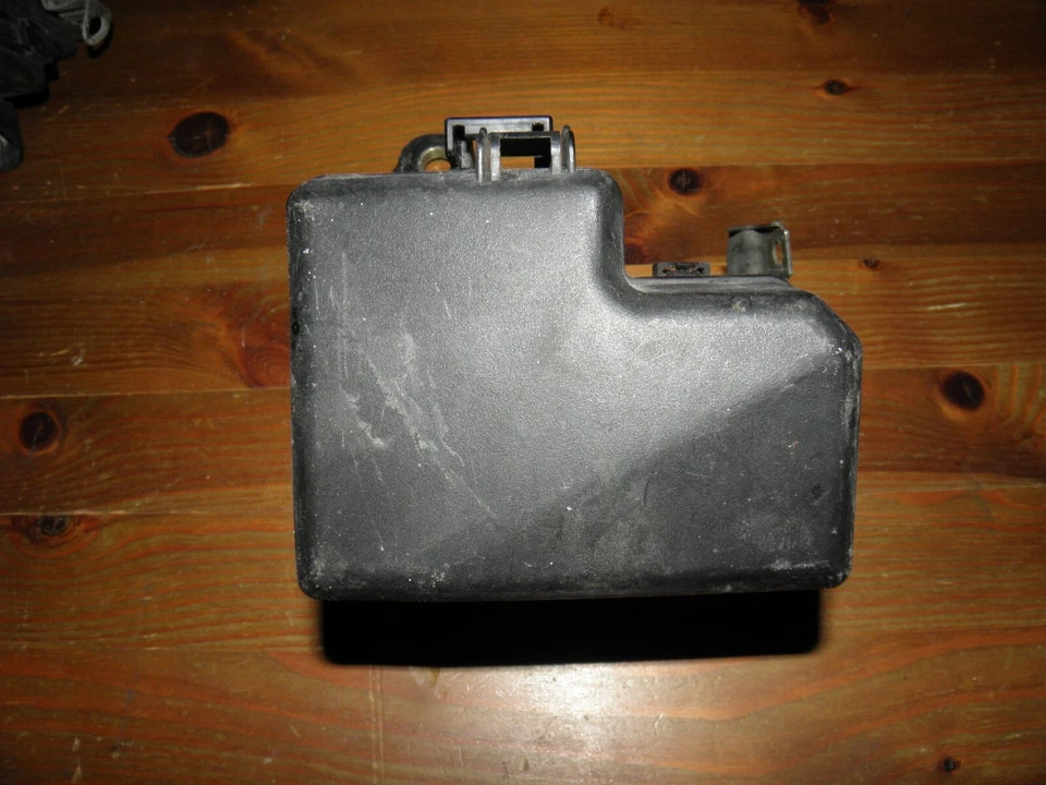 Lexus GS300 GS400 GS430 1998-2005 Fuse and Relay box OEM - Image 3 of 4