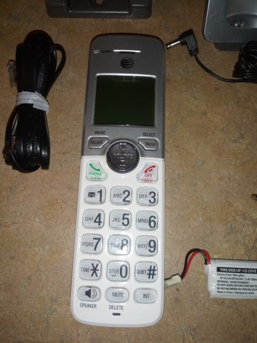 AT&T EL52103 Cordless Phone With Answering System - Looks and Works Great! - Picture 2 of 3
