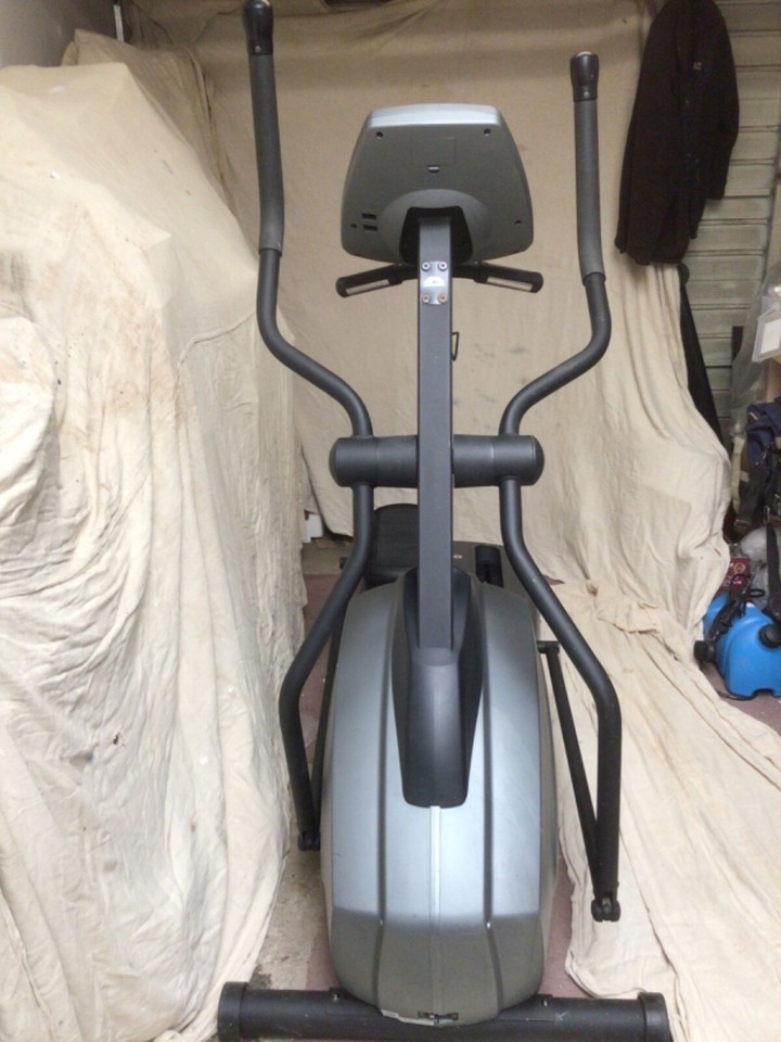 Johnson E7000 Full Commercial Elliptical Cross Trainer VGC. Full