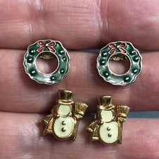 3130 AVON Vtg Goldtone lot of 2 christmas enamel earrings Mr. Snowman  Wreath