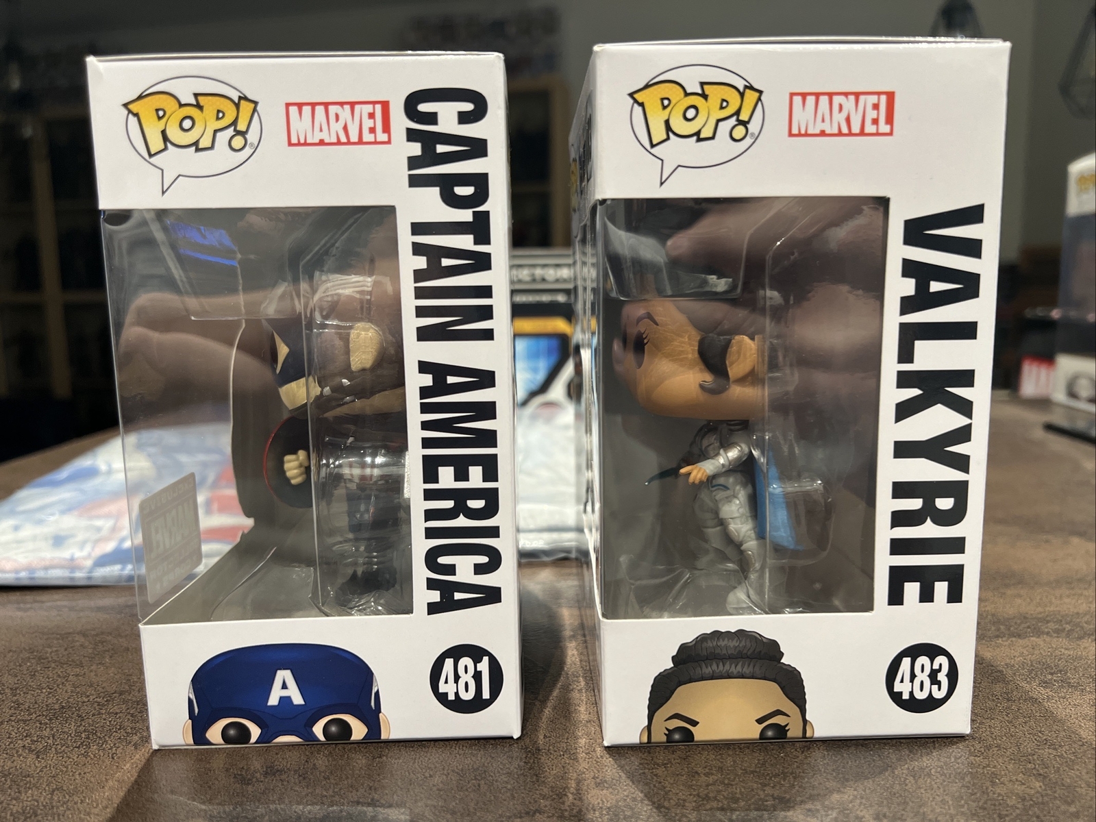 Thumbnail - Marvel Collector Corps Box Avengers Endgame Cap 481 Valkyrie 483 Funko