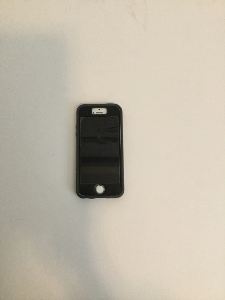 Apple iPhone 5s - 32 GB - Dorado (AT&T) A1533 (GSM) Negro Estuche Incluido Foto 2 de 4