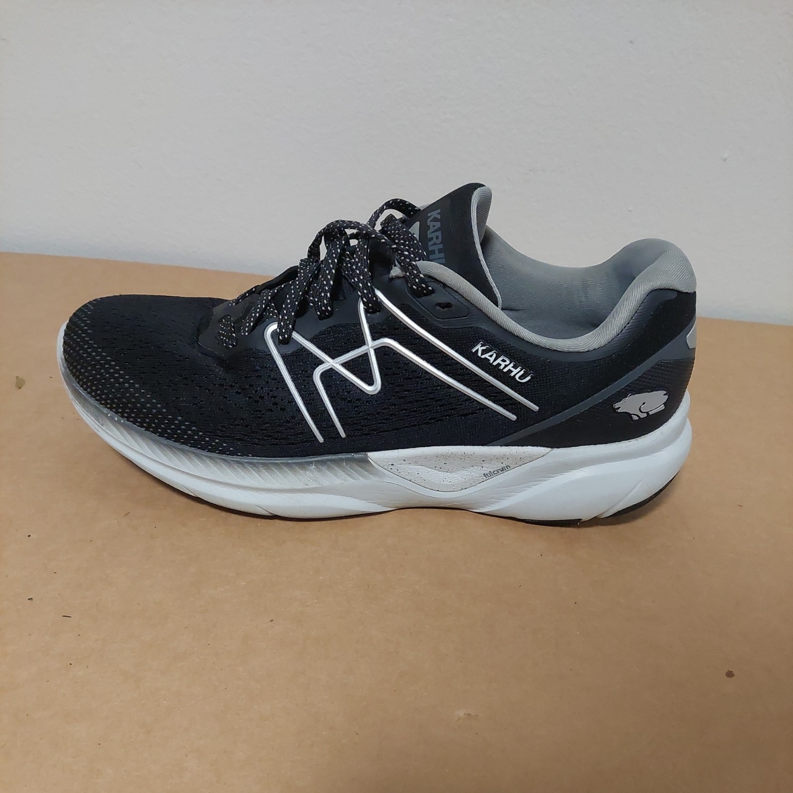 Karhu Fusion Ortix Hivo 3.5 mens  Shoes  Black Running Athletic Sneakers SIZE 9