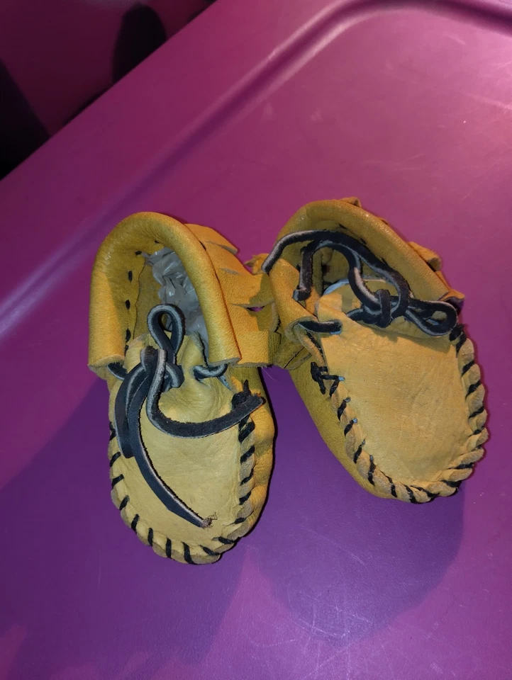 mocasines de bebé de cuero de 4 pulgadas de largo Foto 4 de 4