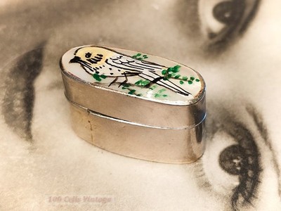 Bird-Budgie-tiny handpainted mother of pearl-2cm-vintage pill box-1b