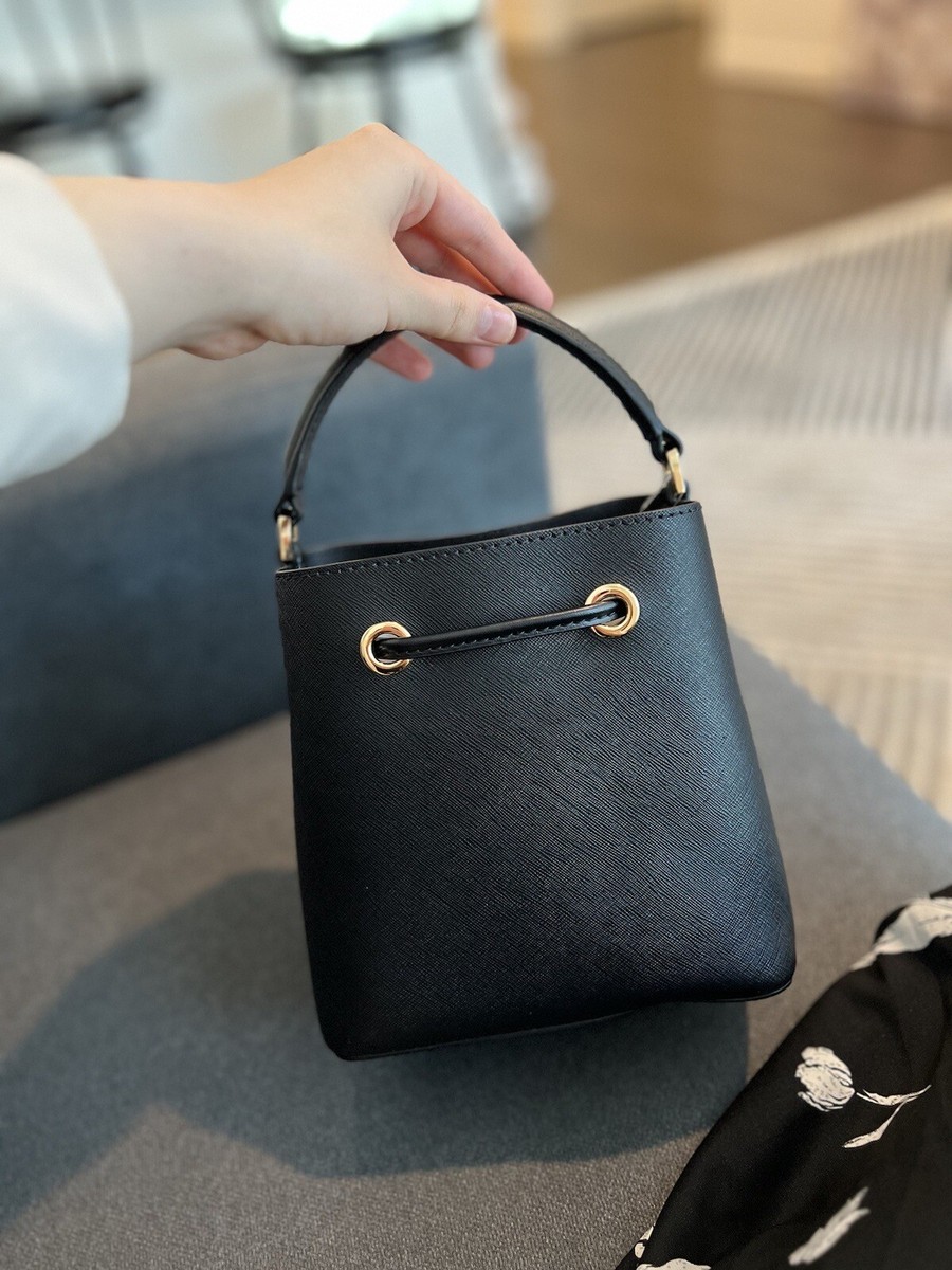 Michael Kors Suri Small Bucket Crossbody Classic Strap