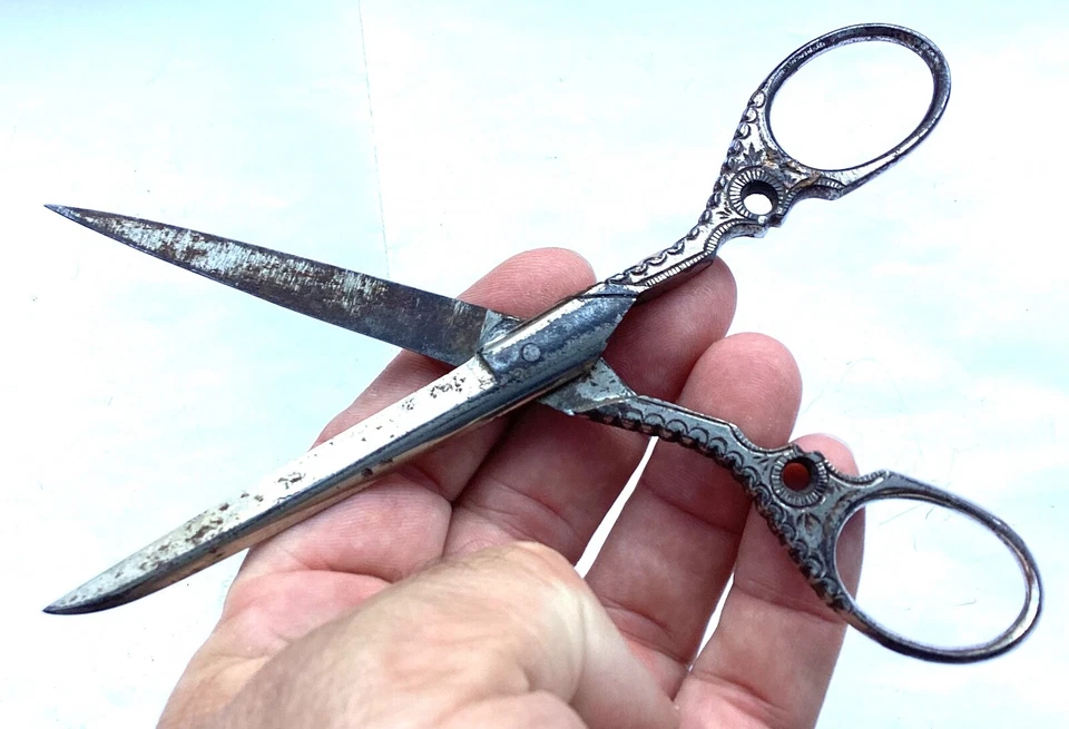 ANCIEN CISEAU DE COUTURE GARANTIE SOLINGEN CROIX CATHOLIQUE CHISEL CROSS - Photo 4/4