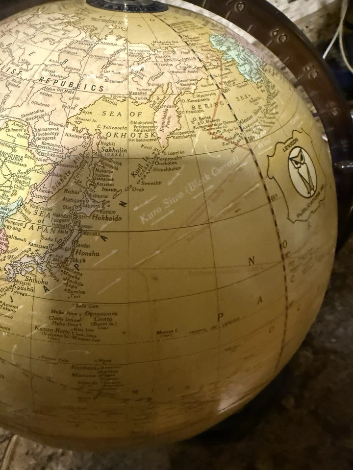 Globo giratorio vintage raro Lexicon Publications tono amarillo sobre base de metal Foto 3 de 4