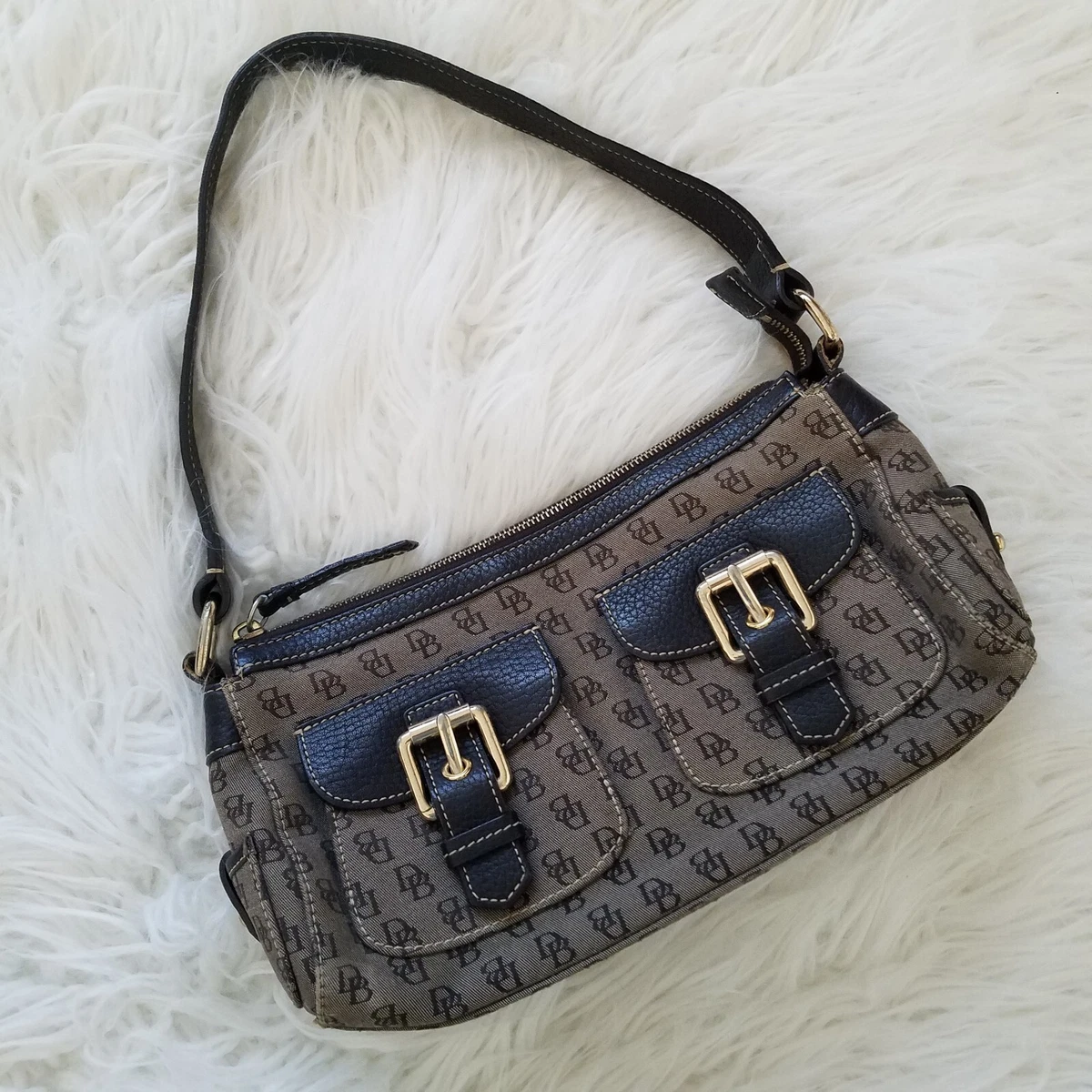 Dooney and bourke logo strap hot sale