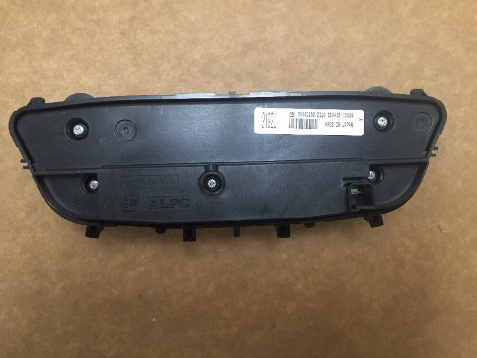 25951145(46)13273100 20942193 GM Heater & A/C Control Module 2012-13 Buick Regal - Image 3 of 4