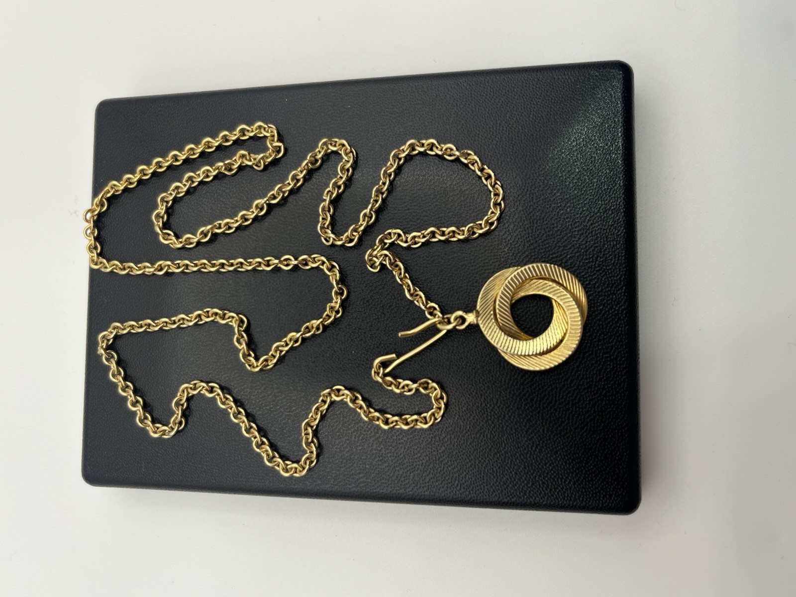 Engine turned gold tone triple interlocking circl… - image 3