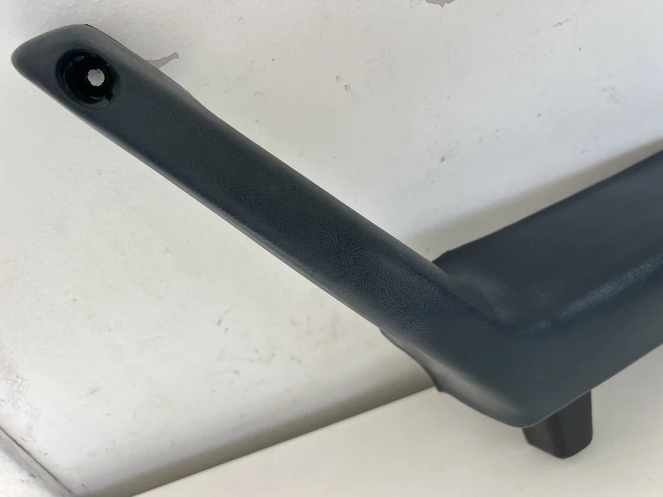 Pontiac Sunbird 1984-1985 delantero derecho puerta panel manija tirador reposabrazos OEM Foto 3 de 4